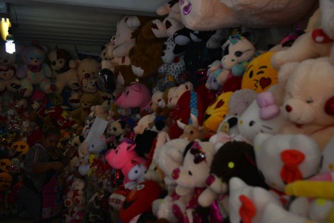 Comerciantes llenaron sus negocios con mercancía para aquellos que este día intentaron hacerlo especial para sus parejas y amigos, y  de paso reactivar la economía. 
