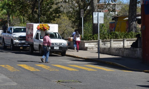 Comerciantes llenaron sus negocios con mercancía para aquellos que este día intentaron hacerlo especial para sus parejas y amigos, y  de paso reactivar la economía. 