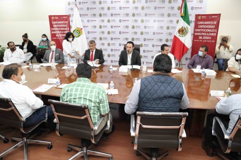  El Gobierno de Veracruz dio por concluido el pago de 2 mil 566 millones 656 mil 613 pesos a 54 municipios, derivado de las sentencias emitidas por la Suprema Corte de Justicia de la Nación relativas a las controversias constitucionales, por recursos que no fueron ministrados durante el periodo 2010-2016.