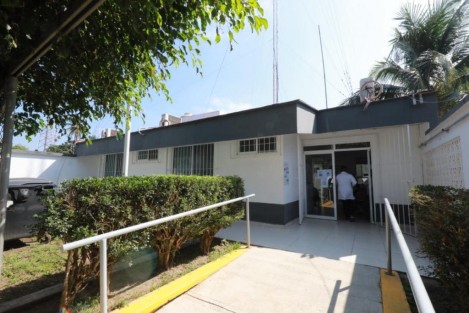 El Gobernador Cuitláhuac García visitó el Centro de Salud de Tlacojalpan, para verificar que ya está al 100 brindando consultas y servicios a los habitantes de esa localidad.