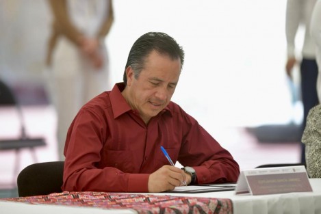 El gobernador Cuitláhuac García Jiménez firmó el Convenio de Coordinación del Fondo de Aportaciones para la Seguridad Pública (FASP) 2023 con Entidades Federativas, del cual corresponden 302 millones de pesos a Veracruz a efecto de mejorar sus indicadores y lograr la paz social. 