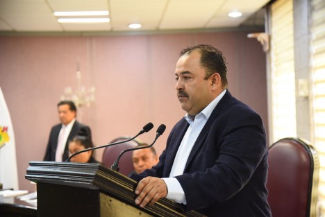 El diputado Juan Enrique Santos Mendoza presentó a la Diputación Permanente una iniciativa que contempla la expedición de la nueva Ley de Fomento de la Producción Sustentable de Maíz, Frijol, Arroz y Trigo en el estado de Veracruz, con la finalidad de actualizar las disposiciones jurídicas y aumentar la oferta y calidad de los citados granos, además de profesionalizar, tecnificar, estructurar y fortalecer el desarrollo de estas actividades primarias. 