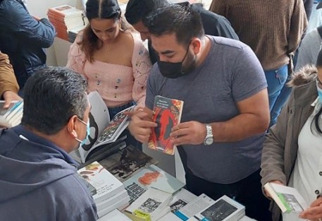 La Editorial de la Universidad Veracruzana realiza este viernes su remate de libros por su 66 aniversario,  dee las 10:00 a las 17:00 horas,en Nogueira 7, Col. Centro, Xalapa, Veracruz. 