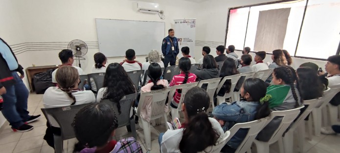Durante este jueves y viernes en el municipio de Ozuluama, personal de la SSP explicó a mil 600 ciudadanos y 259 estudiantes del CBTIS 267 la importancia de denunciar el uso, venta o distribución de estupefacientes en escuelas, pero también en todo tipo de espacios públicos. 