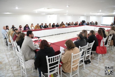 En un diálogo cordial, escucharon inquietudes, intercambiaron puntos de vista y se les informó acerca de las acciones y diligencias que se han realizado siempre como una prioridad y de manera coordinada con las instancias federales y estatales, para avanzar en la localización de sus seres queridos.