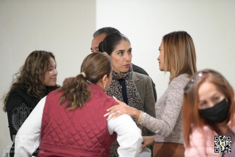 En un diálogo cordial, escucharon inquietudes, intercambiaron puntos de vista y se les informó acerca de las acciones y diligencias que se han realizado siempre como una prioridad y de manera coordinada con las instancias federales y estatales, para avanzar en la localización de sus seres queridos.