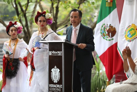 Expuso que la firma de dicho acuerdo no debe olvidarse porque nuevamente hay un grupo que se resiste a la transformación, intentando mantener los privilegios neoliberales. 