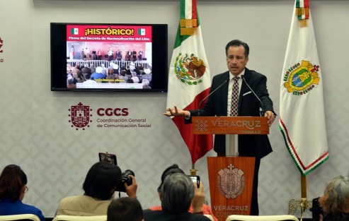 El gobernador Cuitla?huac Garci?a celebro? el decreto para la nacionalización del litio, recurso natural que dara? futuro a muchos países en el desarrollo de la tecnología. 