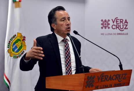 Respecto a su reunión junto con la Fiscal el sábado pasado con colectivos de familiares de desaparecidos, García Jiménez dijo que en su mayoría solicitan avances en las investigaciones,lo cual la titular de la FGE presentará en una siguiente reunión, donde también él estará presente. 
