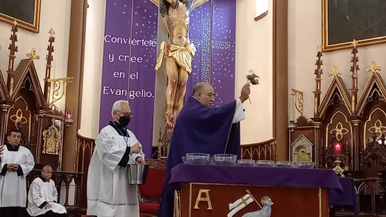 Con la invitación a arrepentirse,convertirse, y practicar obras de caridad, los creyentes católicos inician el tiempo de Cuaresma. 