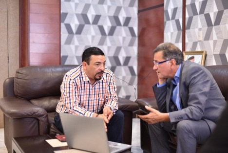 El presidente de la Junta de Coordinación Política (Jucopo) del Congreso del Estado, diputado Juan Javier Gómez Cazarín, estableció diálogo con el Embajador de Turquía en México, ?lhan Kemal Tu?, quien expresó su agradecimiento a las legisladoras y legisladores veracruzanos y a la sociedad en general por las más de 10 toneladas de víveres recolectadas y que serán enviadas para apoyar a la población afectada tras los sismos registrados en días pasados.

