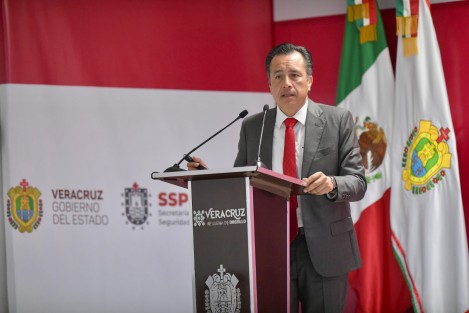 En presencia de autoridades municipales de diferentes regiones, el gobernador Cuitláhuac García Jiménez destacó la autorización de un fondo de mil millones de pesos para las entidades con mejores resultados en materia de seguridad, del cual corresponderán a Veracruz cerca de 50, que destinará a los municipios con mayor avance.

