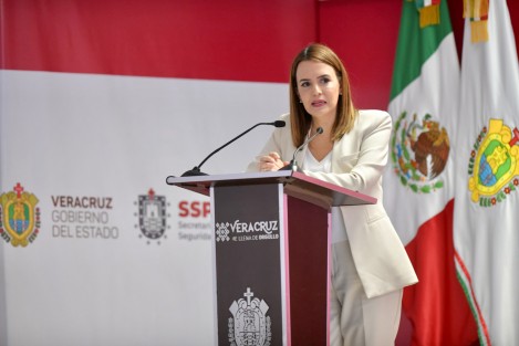 La Secretaria Ejecutiva del SNSP convocó a los alcaldes y alcaldesas a sumar esfuerzos desde las mesas regionales de Construcción de la Paz y así tener las herramientas que este Modelo Nacional pone a su disposición, empezando por la preparación de policías municipales confiables, certificados y que contribuyan a la solución de los problemas.
