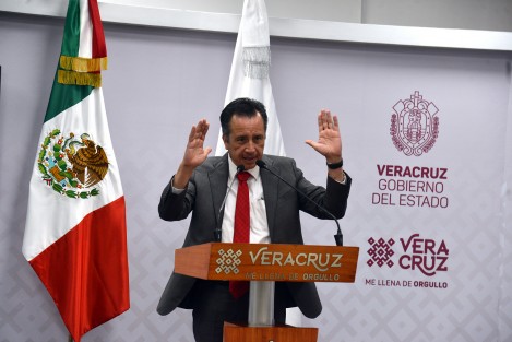  El gobernador Cuitláhuac García aseveró que Veracruz tiene la mejor oferta para que Tesla instale su próxima planta en la entidad. Destacó el exceso de gas natural, nuestra central nuclear y la disponibilidad de agua. 