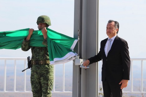 Desde Cerro Gordo,  el gobernador Cuitláhuac García Jiménez, en compañía de funcionarios de gobierno y diputados locales. encabezó la conmemoración por el Día de la Bandera.

