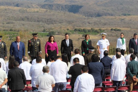 Desde Cerro Gordo,  el gobernador Cuitláhuac García Jiménez, en compañía de funcionarios de gobierno y diputados locales. encabezó la conmemoración por el Día de la Bandera.

