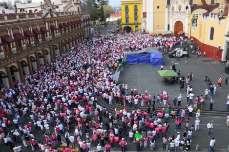  Xalapeños marcharon desde el Teatro del Estado hasta la Plaza Lerdo en defensa del INE así como también, para pedir a la Suprema Corte de Justicia resuelva en su momento el Plan B. La marcha se reporto sin incidentes.  