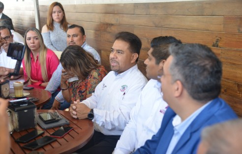 Integrantes de la Coordinación Estatal de Expresión ofrecieron rueda de prensa para promover su apoyo al canciller Marcelo Ebrard. 