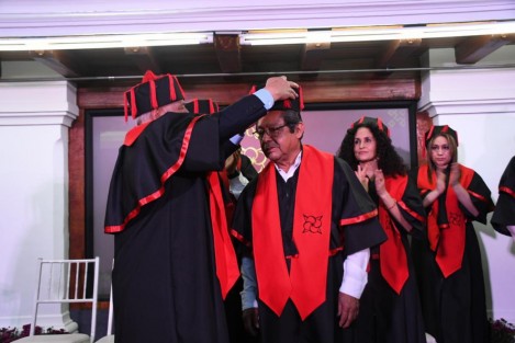 En el Colegio de Veracruz (Colver) entregaron el grado Honoris Causa a la senadora Susana Harp, la cantante Lila Downs y el escritor y poeta originario de Ixhuatlán de Madero, Natalio Hernández presentes autoridad de gobierno y diputados locales.