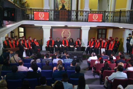En el Colegio de Veracruz (Colver) entregaron el grado Honoris Causa a la senadora Susana Harp, la cantante Lila Downs y el escritor y poeta originario de Ixhuatlán de Madero, Natalio Hernández presentes autoridad de gobierno y diputados locales.