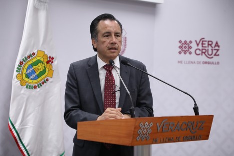  El gobernador Cuitláhuac García Jiménez informó que este lunes iniciará un operativo contra aquellas personas que ofrezcan el servicio de Uber, pues se trata de una plataforma ilegal en el estado. 