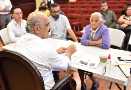En jornada de audiencias ciudadanas, el presidente municipal Ricardo Ahued Bardahuil dijo que la cooperación entre autoridad y ciudadanía es fundamental para hacer frente a la temporada de estiaje, misma que se prevé sea intensa en 2023.

