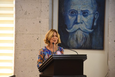 En nombre de sus homólogas, la legisladora Ana Miriam Ferráez Centeno presentó la propuesta ante la Diputación Permanente durante la Segunda Sesión del Primer Receso del segundo año de labores y urgió a las y los integrantes de la LXVI Legislatura a actualizar el marco normativo estatal a fin de proteger a las víctimas de este tipo de violencia.