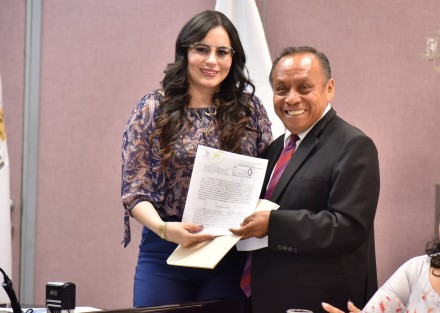 El diputado Bonifacio Castillo Cruz presentó un Anteproyecto de Punto de Acuerdo por el que este Congreso exhortaría al titular de la Secretaría de Seguridad Pública para que, a través de sus Direcciones de Transito y Seguridad Vial y de Transporte Público, busque las alternativas necesarias para poder garantizar el transporte de pasajeros en sus primeras corridas desde los pueblos originarios hacia las ciudades aledañas y las últimas corridas desde las ciudades aledañas hacia los pueblos originarios.