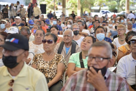Desde la Unidad Deportiva Margarita Maza de Juárez, reiteró que este apoyo directo sirve para ir aliviando la desesperación social, en un acto de justicia que la oposición califica como malgasto, pero que no se quedará más en la estructura burocrática y es lo que el pueblo ha defendido siempre, por eso la aprobación del 70 por ciento al presidente Andrés Manuel López Obrador.