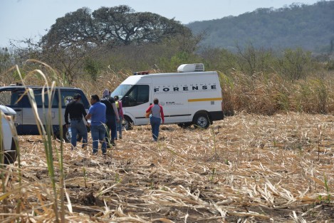 Extraoficialmente dieron por cerrado el punto donde en días pasados encontraron restos de al menos tres personas, en la barranca antes de entrar al fraccionamiento Cuatro Soles municipio de Naolinco. Hoy  personal de la Fiscalía  y escuadrón de nacional de Rescate regresaron al punto y volvieron a encontrar restos óseos. 