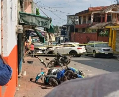 Un enfrentamiento entre civiles y sujetos armados en Tezonapa, Ver., según información extraoficial, dejó como saldo tres personas muertas, entre ellas el ex diputado perredista Alexis Sánchez, y un menor de edad.