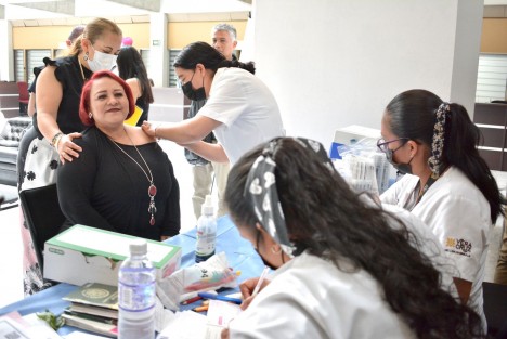 La Comisión Permanente de Salud y Asistencia, presidida por la diputada Adriana Esther Martínez Sánchez, en coordinación con el Servicio Médico del Poder Legislativo, a cargo de la doctora Claudia del Rosario García Pérez, llevó a cabo una jornada de salud para trabajadoras y trabajadores del Congreso del Estado y sus familias.