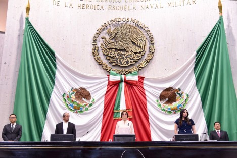 Mediante la aprobación del Punto de Acuerdo de la Junta de Coordinación Política (Jucopo), el Pleno de este Congreso determinó que sea inscrita, con letras doradas, en uno de los Muros de Honor del Recinto Oficial de Sesiones del Palacio Legislativo, la leyenda 2023, Año del Bicentenario del Heroico Colegio Militar.