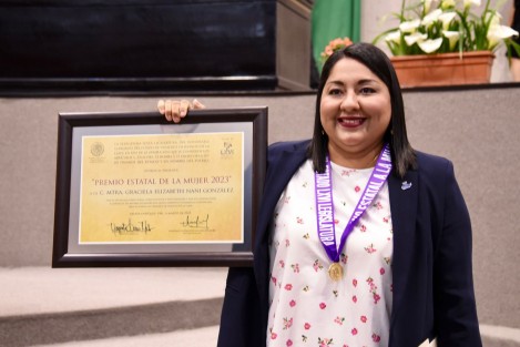 En sesión solemne y con la presencia del y la titular de los poderes Ejecutivo y Judicial del estado, la LXVI Legislatura del Congreso local entregó a la ciudadana Graciela Elizabeth Nani González el Premio Estatal a la Mujer 2023, en reconocimiento a su loable trabajo y destacada trayectoria profesional, académica, científica y de impulso a las veracruzanas en la búsqueda de la igualdad al acercarlas al conocimiento y contribuir así al ejercicio de sus derechos y a la igualdad de género en la entidad.

