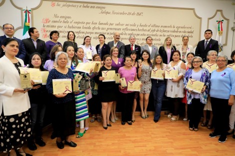 Además, se realizó la entrega de reconocimientos a las ciudadanas Aracely Hernández Díaz, Ana Irma Cortés Morales, María Magdalena Bello Ortiz, Luce Mary Hernández Méndez, Ilayali Santos Rivera, Christian Joanna Vásquez, Lucía Hernández Lara, Amaranta Morales Contreras, Elia Ameyali Sánchez Hernández, Laura Itzel Solano Contreras, Zaira Lizbeth Rosas Lara, Érika Beatriz Hernández Arellano, Marcelina Hernández Olmos, Rafaela Guillermina García López, Dolores Gutiérrez Trujillo y María Verónica Rodríguez Estrada, por su labor y participación en la convocatoria. 
