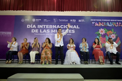En presencia del gobernador Cuitláhuac García Jiménez y las titulares de los Poderes Judicial y Legislativo, magistrada Lisbeth Aurelia Jiménez Aguirre y diputada Margarita Corro Mendoza, destacó que la procuración de justicia está en manos capaces, preparadas y responsables, y que en la misma dinámica hay un Congreso local con mayoría de legisladoras y un número histórico de municipios encabezados por alcaldesas. 