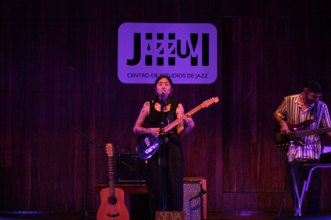 Como parte de las actividades del IVEC de este 8M, Karina Galicia ofreció un concierto, con el apoyo de JazzUV. 