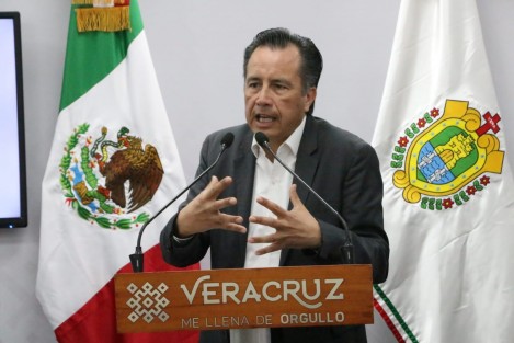 <em>Veracruz lamenta y denuncia tal resolución por tener tintes intervencionistas; rechazamos cualquier declaración que atente contra la soberanía de nuestra República y denunciamos las pretensiones disfrazadas de intentar torpedear las relaciones diplomáticas entre México y Estados Unidos en la solución de los problemas regionales que nos aquejan</em>, afirmó.

