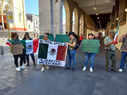 Los manifestantes piden, al igual que otros en otras ciudades del país, que los militares sean liberados. 