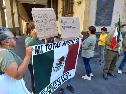 Los manifestantes piden, al igual que otros en otras ciudades del país, que los militares sean liberados. 