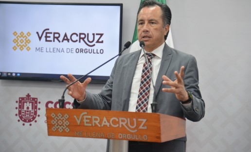 En conferencia de prensa, reiteró la importancia de acudir a las instancias oficiales a declarar para proceder contra aquellos que cometen ilícitos, ya que de lo contrario los culpables se encubren, se tratan de zafar fácilmente.