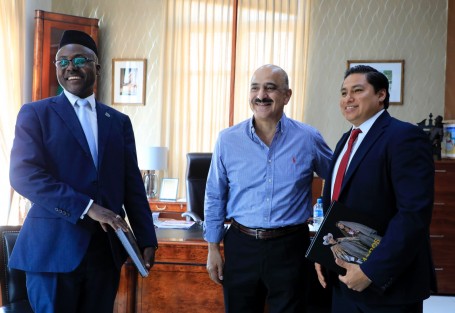 Acompañaron la reunión, el regidor Daniel Fernández Carrión y el secretario general del Sindicato de Trabajadores del Estado al Servicio de la Educación (Sitese), Levit de Jesús Galván Pesqueda.