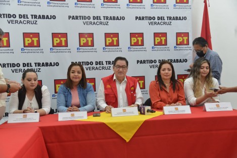 La Dirigencia estatal del PT criticó el hecho que el Delegado del Bienestar no esté actuando para evitar las largas filas que deben hacer los beneficiarios en las sucursales, a más que denunció que se les está entregando una tarjeta personal del mismo, lo que puede considerarse como un acto anticipado de precampaña. 