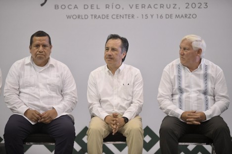 .- Los gobiernos federal y estatal reunieron en el Word Trade Center a empresas productoras y comercializadoras que pondrán a disposición del sector agrícola insumos químicos y orgánicos de calidad y certificados, entre otras innovaciones tecnológicas e información técnica mediante conferencias. 
