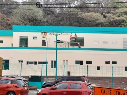 Irónicamente, en esta semana comenzó a operar la Subdelegación del IMSS a un costado de la Facultad de Psicología, UV; con lo que el movimiento de personas es mayor en la zona, así como la cantidad de vehículos estacionados. 