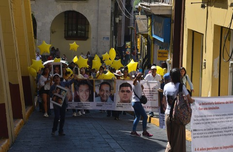 Familiares de desaparecidos marcharon desde el panteón Palo Verde, hasta afuera de las oficinas de la Comisión Estatal de Búsqueda, ubicada en la avenida Revolución. 