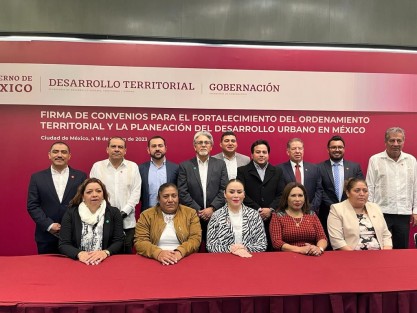  Nueve municipios veracruzanos, cuatro de éstos parte del Corredor Interoceánico del Istmo de Tehuantepec, serán beneficiados con la actualización de sus planes de crecimiento urbano por parte de la Secretaría de Desarrollo Agrario, Territorial y Urbano (SEDATU), cuyo objetivo es combatir las desigualdades y asegurar el orden en los asentamientos. 