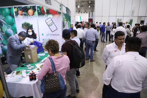  Luego de dos días en los que el sector agrícola tuvo a su disposición insumos, tecnología, precios preferenciales y esquemas de financiamiento con el propósito de aumentar el rendimiento del campo y cuidar los nutrientes del suelo, concluyó exitosamente la Expo Fertilizantes Veracruz. 