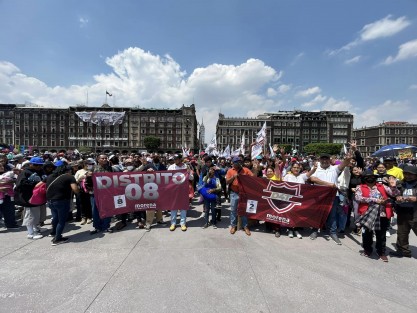 Contingentes de varios estados de la república se congregan desde la noche del viernes en el zócalo de la CDMX para la conmemoración del 85 Aniversario de la Expropiación Petrolera, donde el Presidente de la República dará un mensaje. 