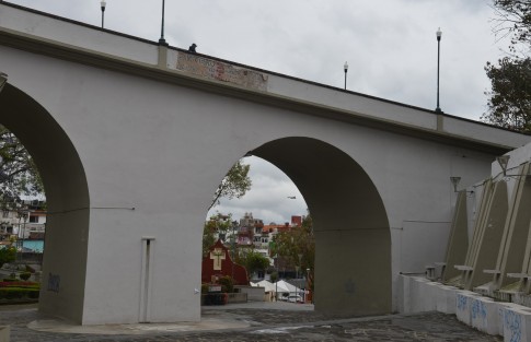 Con pintas en las paredes y hasta una lona de manifestación luce el puente de Xallitic, mismo que se postulara para Barrio Mágico, a nivel nacional.  Foto:
